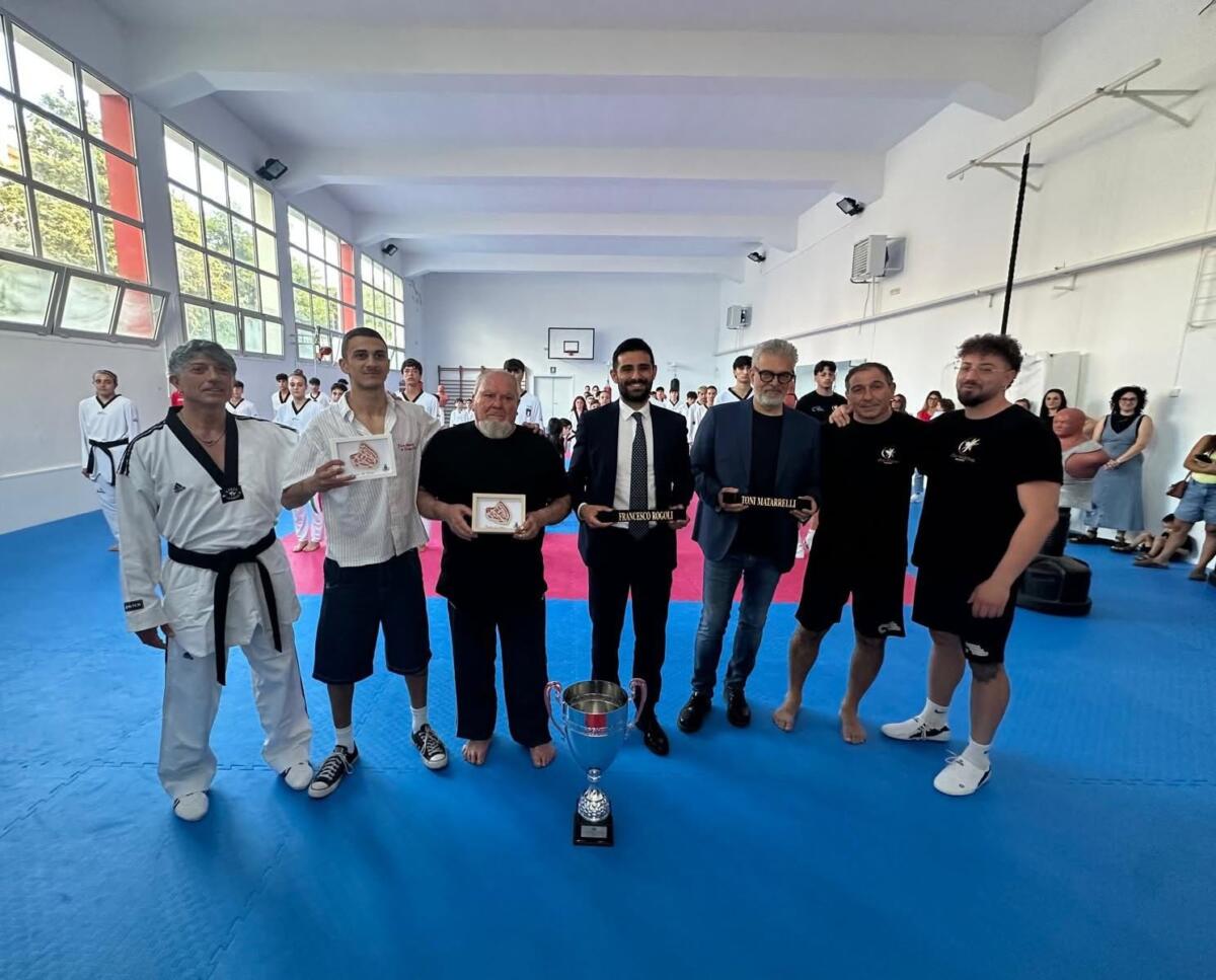 Mesagne abbraccia il suo campione: Vito Dell’Aquila festeggia l’oro del Grand Prix “a casa” Mesagne abbraccia il suo campione: Vito Dell’Aquila festeggia l’oro del Grand Prix “a casa”