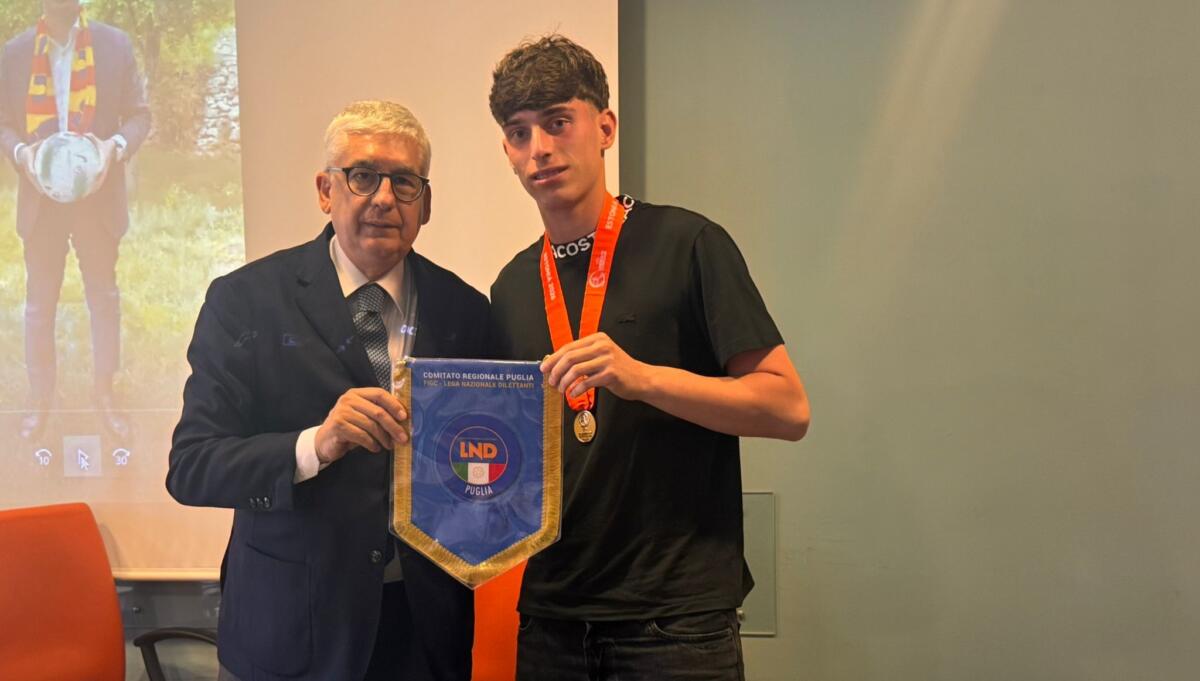 Christian Lupo, dalla Puglia all’Europa: premiato anche a Bari il portiere Azzurro under 17 Christian Lupo, dalla Puglia all’Europa: premiato anche a Bari il portiere Azzurro under 17