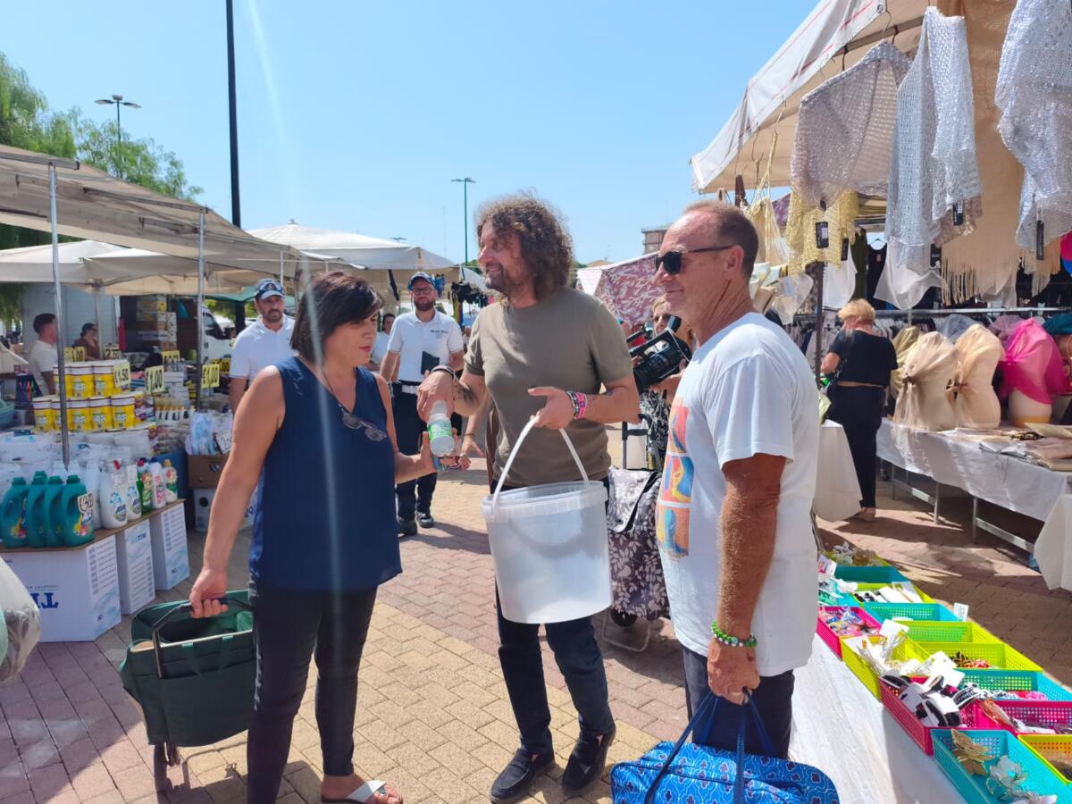 Allerta bollino rosso a Bari, distribuita acqua gratis al San Paolo: via al nuovo Piano Caldo 2026