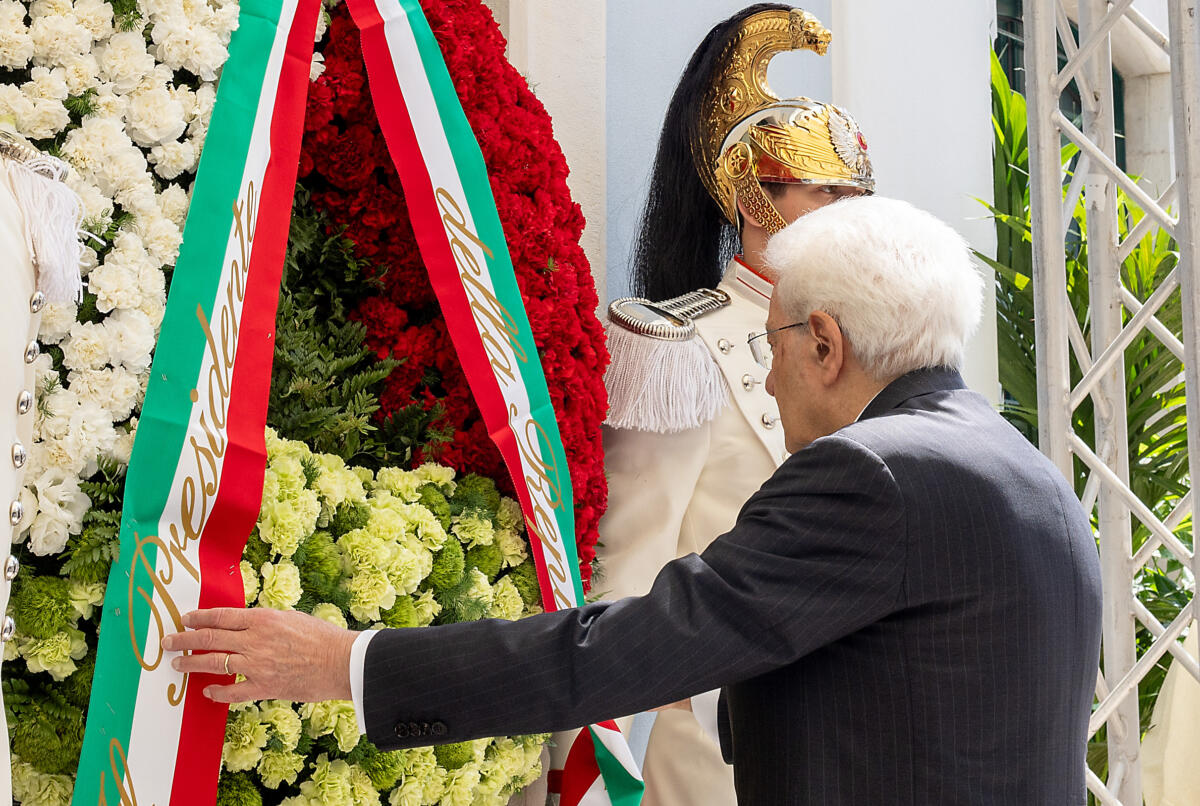 Decennale strage treni, Mattarella ad Andria: l’abbraccio ai familiari e la corona per le 23 vittime – FOTO e VIDEO