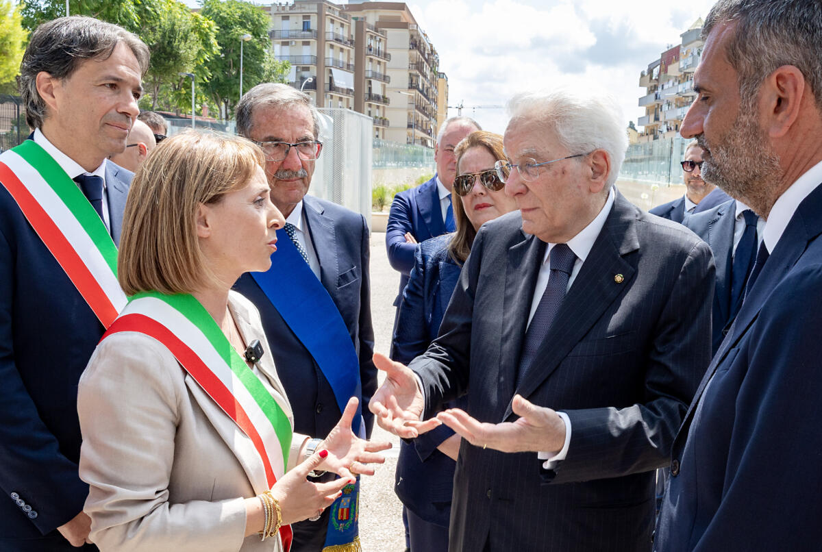 Decennale strage treni, Mattarella ad Andria: l’abbraccio ai familiari e la corona per le 23 vittime – FOTO e VIDEO