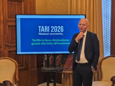 Tari 2026 a Bari: la lotta all’evasione azzera i rincari, tariffe in calo per famiglie e imprese