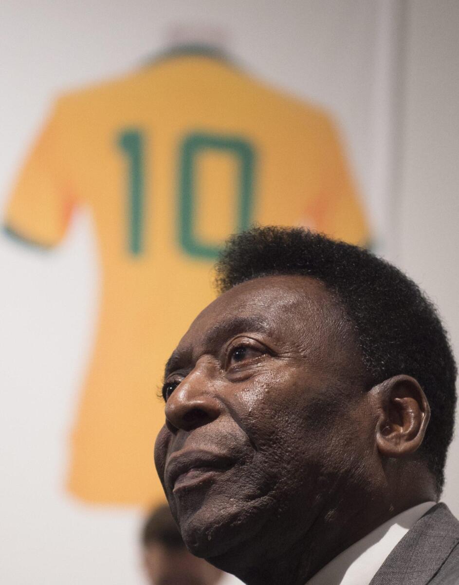 Mondiali: 4,9 milioni di dollari per la maglia di Pelé alla finale di Svezia 1958 Mondiali: 4,9 milioni di dollari per la maglia di Pelé alla finale di Svezia 1958