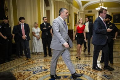 Mondiali: senatore Usa a Trump ‘rosso ridicolo, grazie per avercelo tolto’