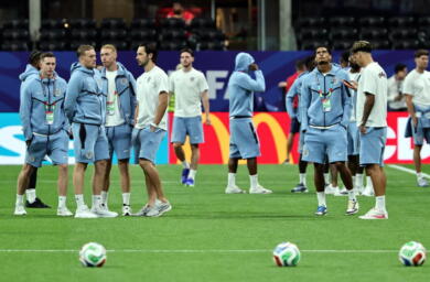 Mondiali: segretezza e dispositivi per dormire, piano inglese contro i fan messicani