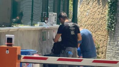 Sanremo, trovata morta in casa dal figlio: sequestrati sacchi della spazzatura