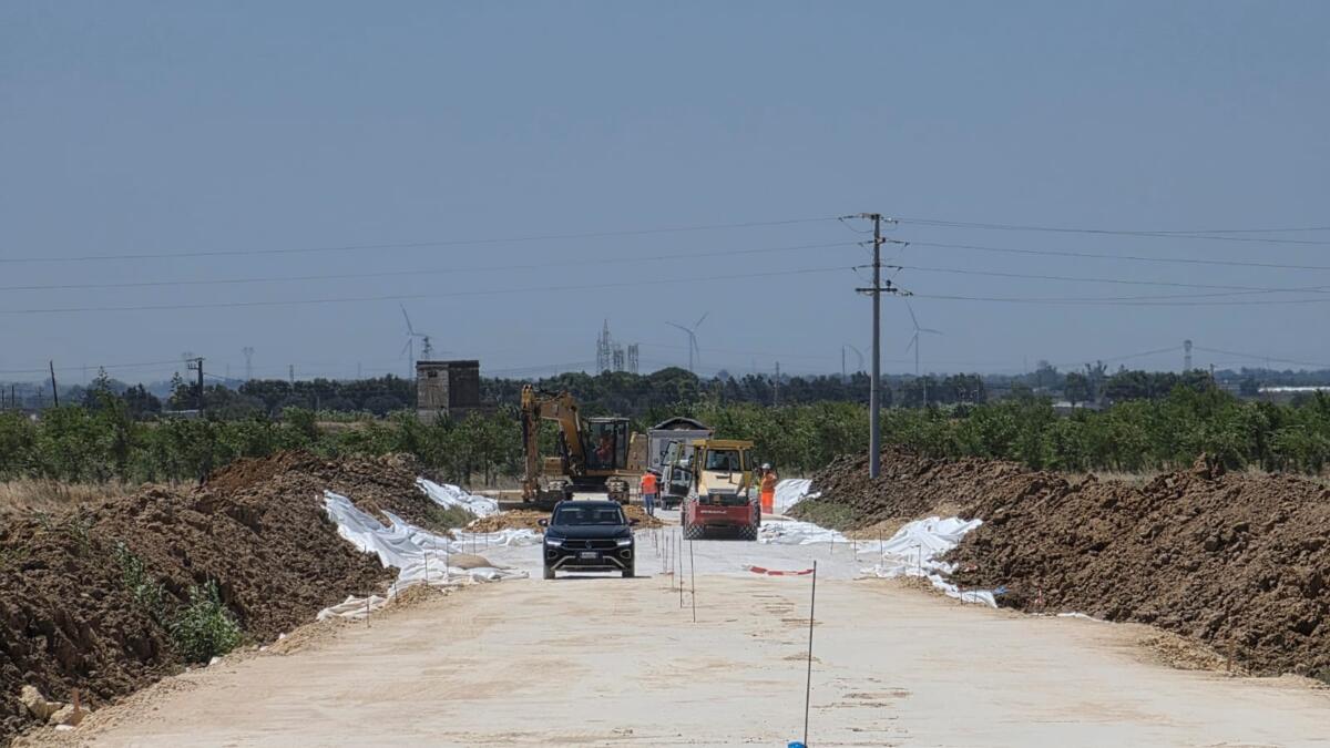 Il treno per l’Aeroporto del Salento prende forma: cantiere da 160 milioni a Brindisi – FOTO Il treno per l’Aeroporto del Salento prende forma: cantiere da 160 milioni a Brindisi – FOTO