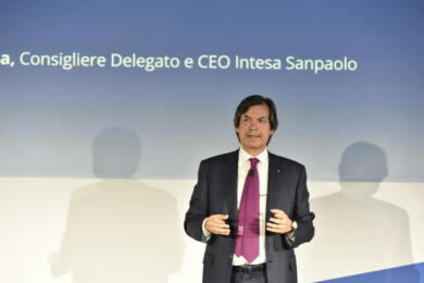 Semestre storico per Intesa Sanpaolo, il Ceo Messina: «Noi siamo un porto sicuro per Mps»