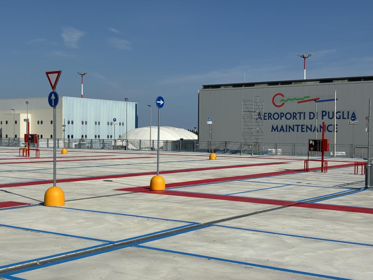 Aeroporto di Bari, inaugurato il nuovo parcheggio low cost da 611 posti: «Tariffe da 6 euro al giorno»