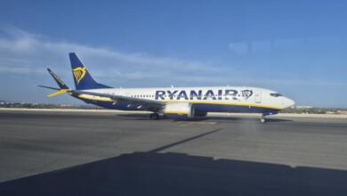 Salonicco, finestrino di un aereo si stacca rischiando di risucchiare un passeggero