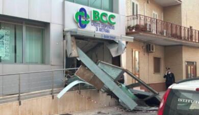 Ennesimo assalto al bancomat in Puglia, esplosione nella notte ad Avetrana: ingenti i danni