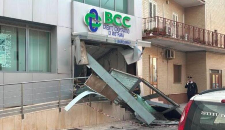 assalto bancomat avetrana