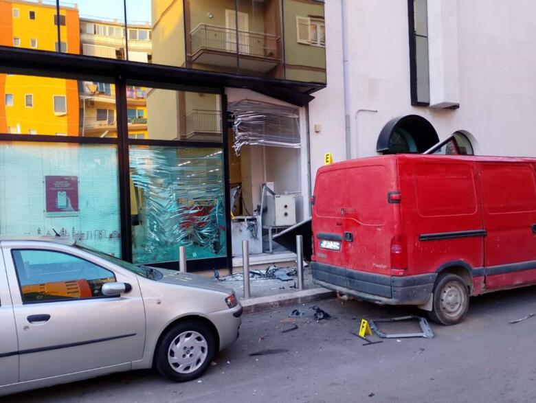 assalto bancomat bisceglie