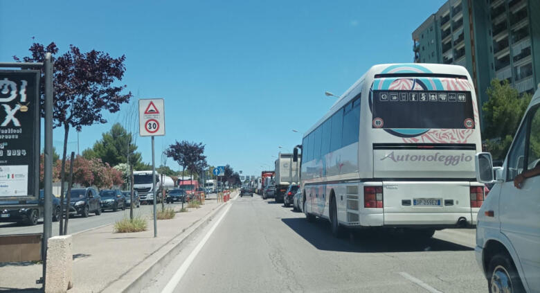 autobus in coda taranto