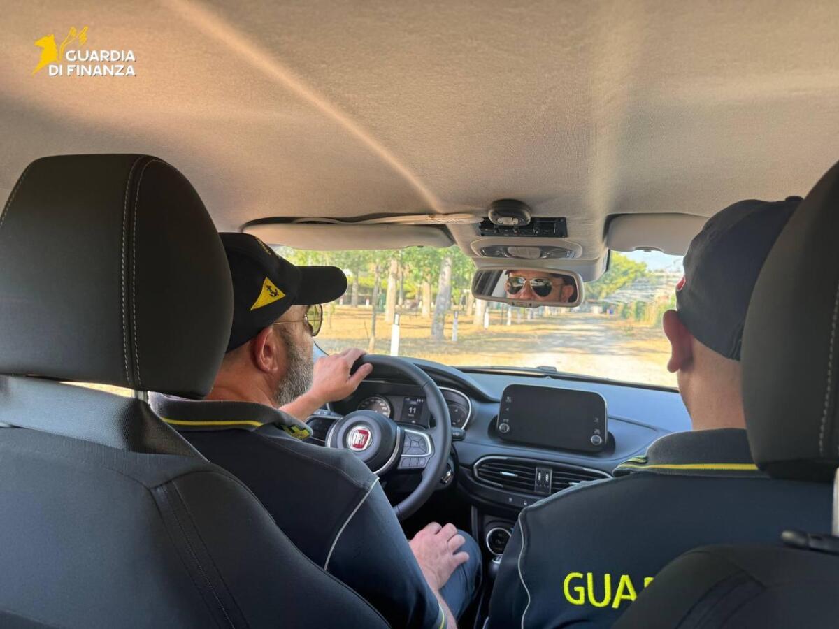 Gallipoli, scoperto campeggio abusivo: sequestrata area di 8mila metri quadrati a Padula Bianca – FOTO Gallipoli, scoperto campeggio abusivo: sequestrata area di 8mila metri quadrati a Padula Bianca – FOTO
