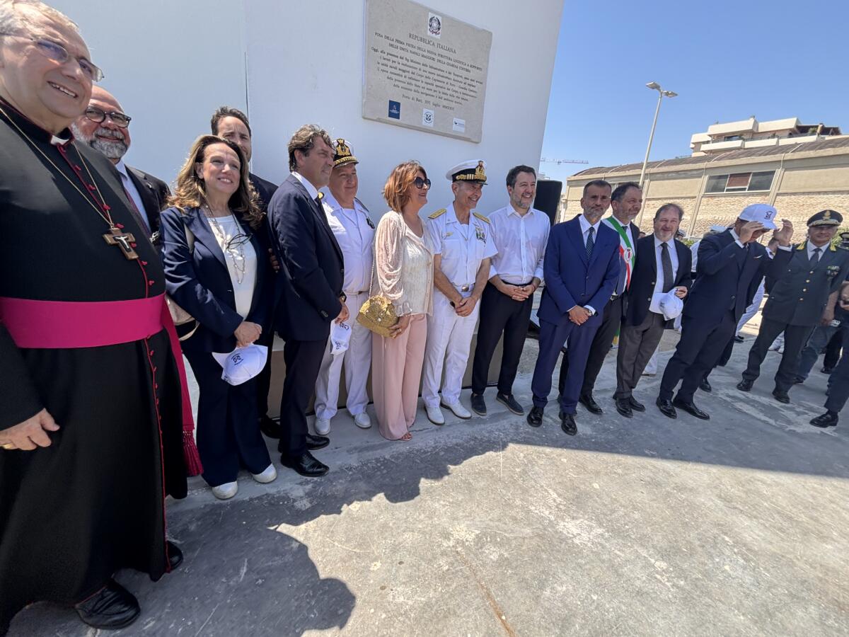 Bari, via al cantiere da 39 milioni per il molo San Cataldo: Salvini all’inaugurazione – FOTO Bari, via al cantiere da 39 milioni per il molo San Cataldo: Salvini all’inaugurazione – FOTO