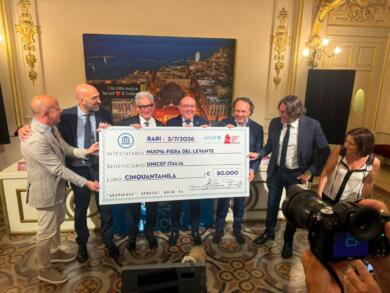 Bari, il ricavato del Capodanno ai bambini in difficoltà: donati 50mila euro all’Unicef