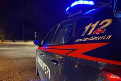 Giovane di 25 anni ucciso a coltellate dopo essere stato investito insieme a una ragazza