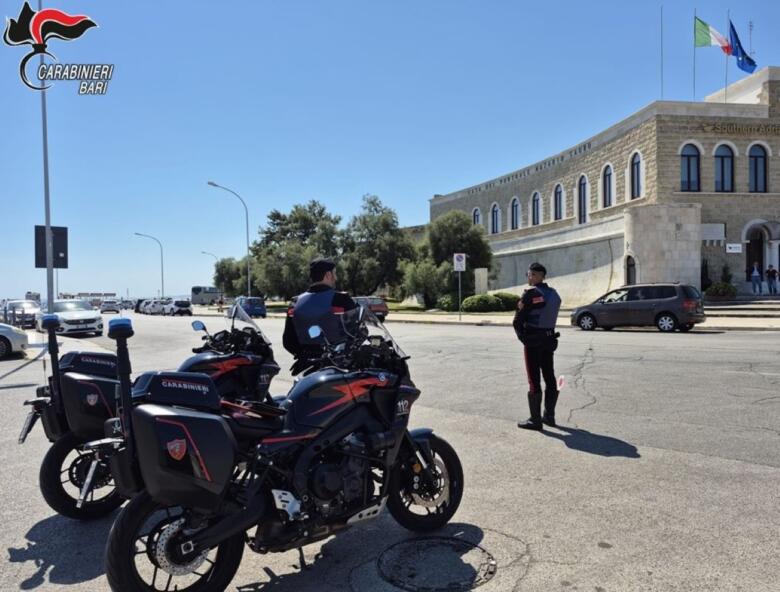 carabinieri in moto