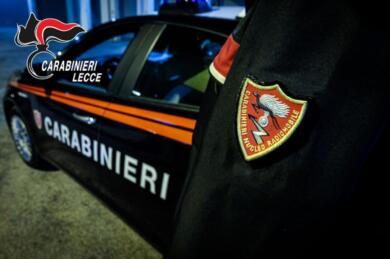 Viola il divieto di avvicinamento, torna a a casa e aggredisce la compagna: arrestato nel Salento