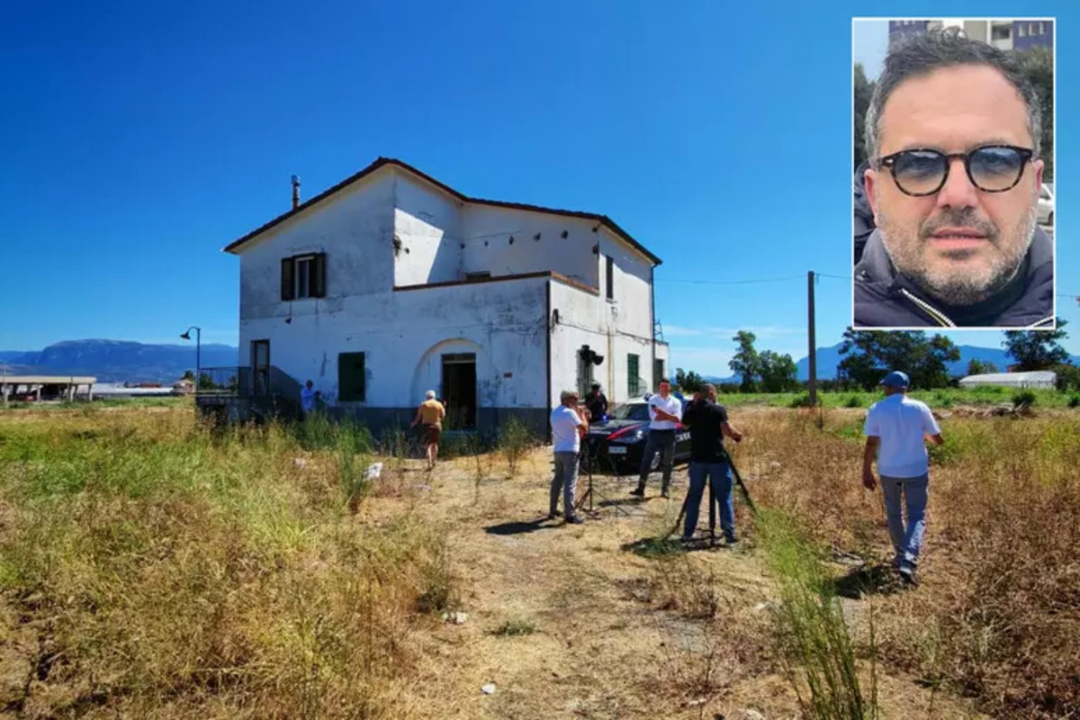 Omicidio del giornalista Luca Esposito a Eboli, confessa un 26enne: decisivi un’impronta sull’auto e i tabulati telefonici Omicidio del giornalista Luca Esposito a Eboli, confessa un 26enne: decisivi un’impronta sull’auto e i tabulati telefonici