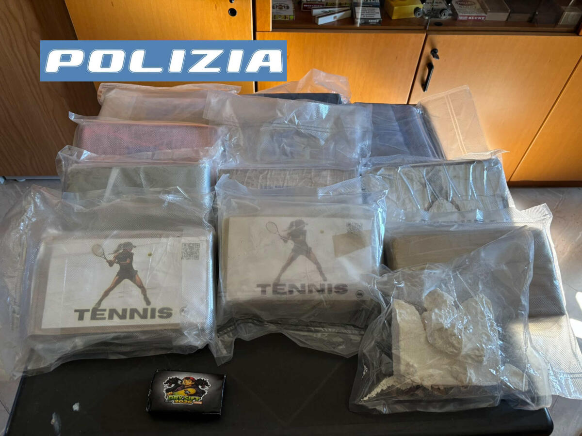 Bari, fermato sul litorale di San Giorgio: nell’auto trasportava cocaina per 1 milione di euro – VIDEO Bari, fermato sul litorale di San Giorgio: nell’auto trasportava cocaina per 1 milione di euro – VIDEO