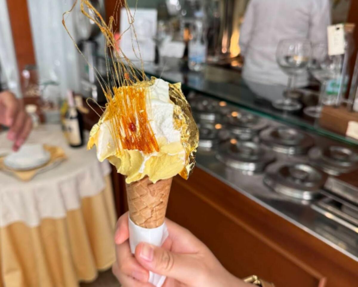 Ruvo, il gelato “incriminato” di Mokambo da 70 a 95 euro. Briatore: «Chi lo compra è un cretino» Ruvo, il gelato “incriminato” di Mokambo da 70 a 95 euro. Briatore: «Chi lo compra è un cretino»