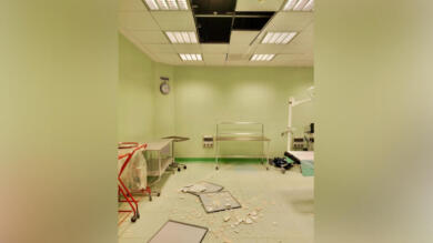 Paura in ospedale a Trani, crolla il controsoffitto della sala operatoria: inagibile la struttura