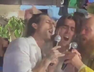 Damiano David in Puglia con Dove Cameron: tra mare, risate e karaoke – VIDEO