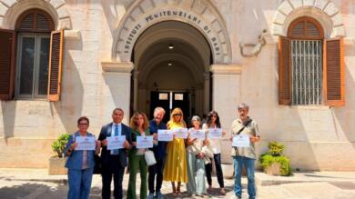 Muffa in cella, 4 educatori per 400 reclusi e agenti sotto organico: il grido d’allarme dal carcere di Bari