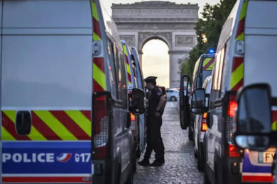Donne accoltellate a Parigi, arrestato il responsabile: «È stato Allah a ordinarmelo». Ma non si pensa alla pista del terrorismo