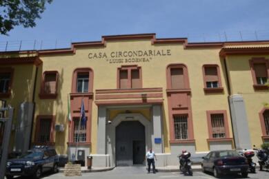 Rivolta nel carcere di Enna: telecamere e guardiole distrutte dai detenuti