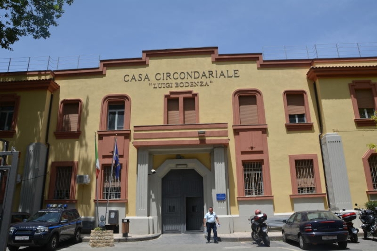 Rivolta nel carcere di Enna: telecamere e guardiole distrutte dai detenuti Rivolta nel carcere di Enna: telecamere e guardiole distrutte dai detenuti