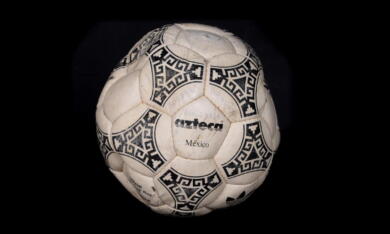 All’asta il pallone dei gol di Maradona all’Inghilterra al Mondiale in Messico 1986