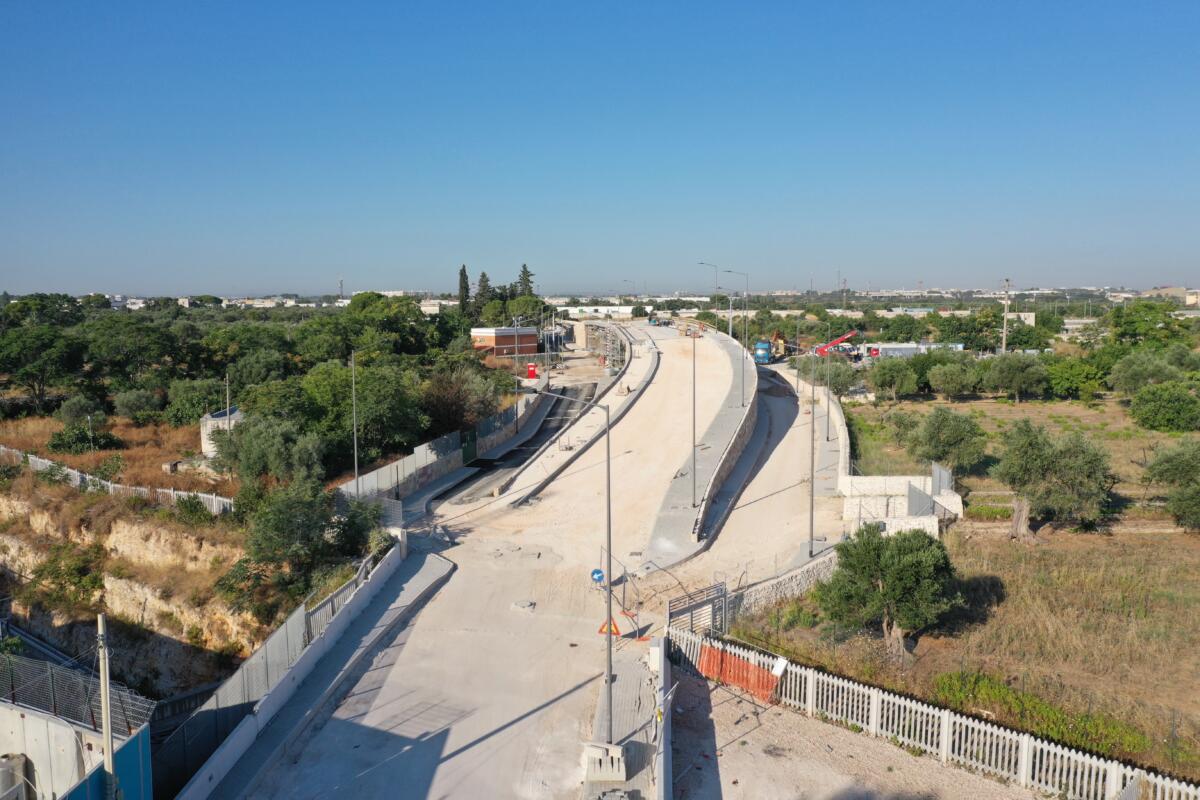 Bari, proseguono i lavori per il sovrappasso di Santa Caterina: a settembre l’apertura al traffico Bari, proseguono i lavori per il sovrappasso di Santa Caterina: a settembre l’apertura al traffico