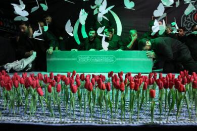 Il lungo addio all’Ayatollah Khamenei, Iran in lutto per 7 giorni per la Guida Suprema