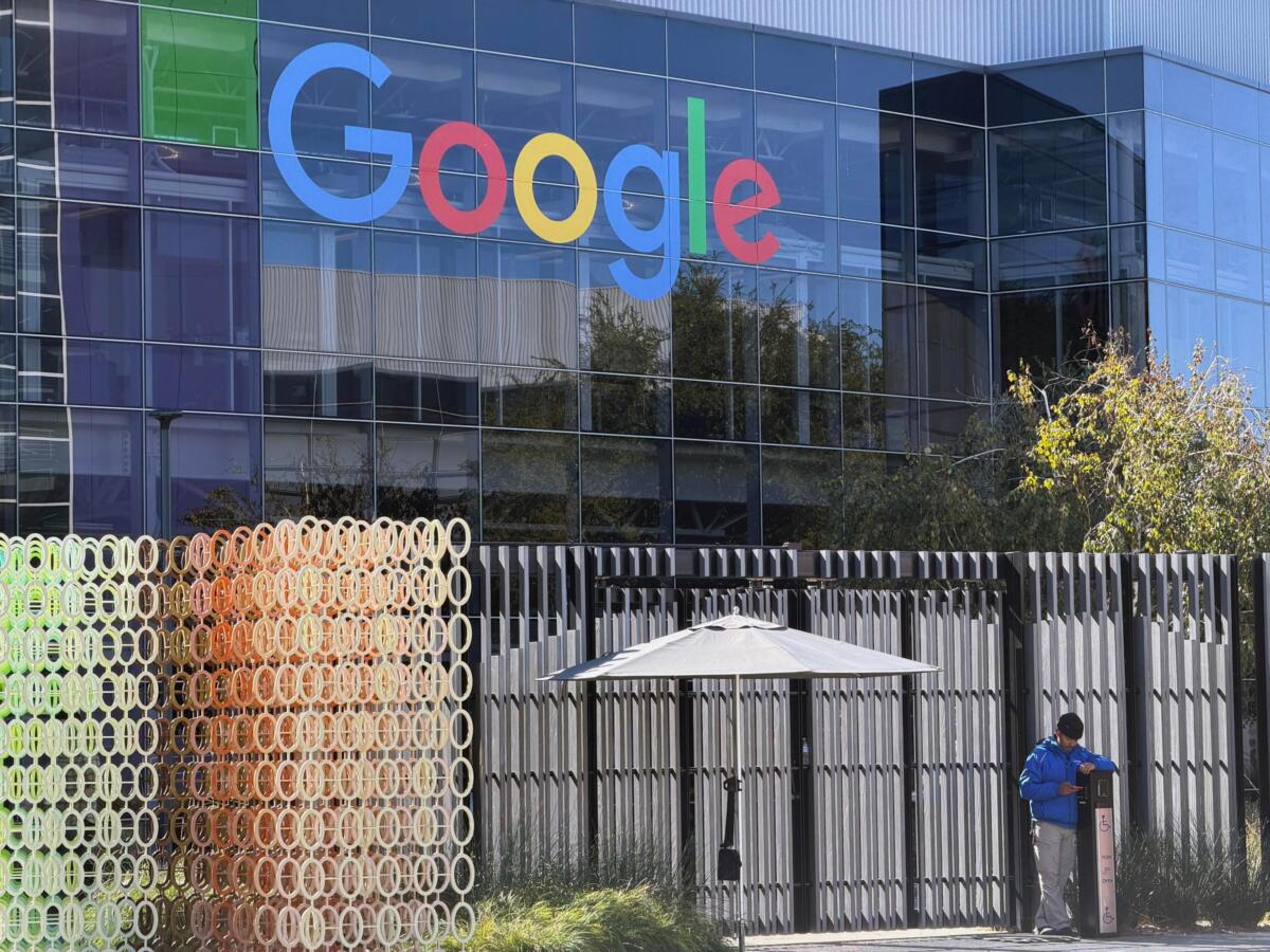 Google punita dalla Corte di giustizia Ue, è definitiva la maxi sanzione da 4,1 miliardi Google punita dalla Corte di giustizia Ue, è definitiva la maxi sanzione da 4,1 miliardi