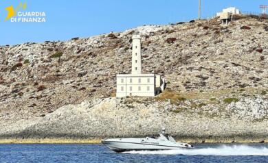 Otranto, documenti falsi ed equipaggio in nero (compreso il comandante): sequestrato uno yacht