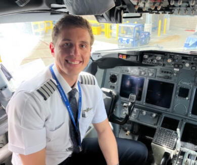 Malore del pilota in volo e atterraggio d’emergenza: il protocollo di sicurezza spiegato da un esperto