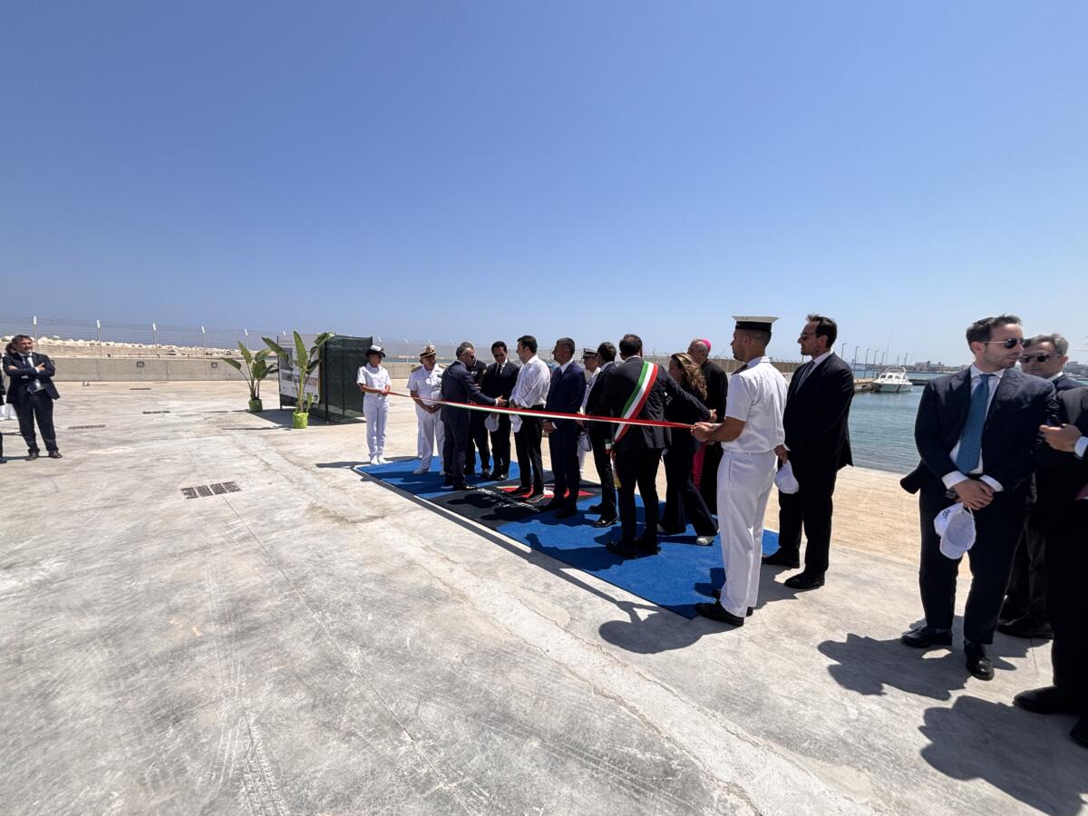 Bari, via al cantiere da 39 milioni per il molo San Cataldo: Salvini all’inaugurazione – FOTO Bari, via al cantiere da 39 milioni per il molo San Cataldo: Salvini all’inaugurazione – FOTO