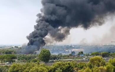 Bari, incendio al campo rom di Japigia: venti sfollati accolti nelle tende