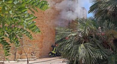 Torchiarolo, fiamme in chiesa: incendio divampa in sagrestia e si estende alla navata centrale