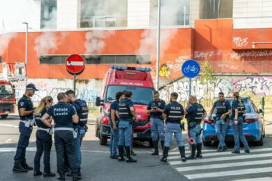 Principio d’incendio in una galleria della stazione Porta Garibaldi: tratto in salvo un 50enne, cancellati i treni per Malpensa