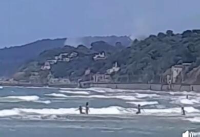 Incendio nella Pineta Marzini a Vico del Gargano: Canadair in azione – VIDEO