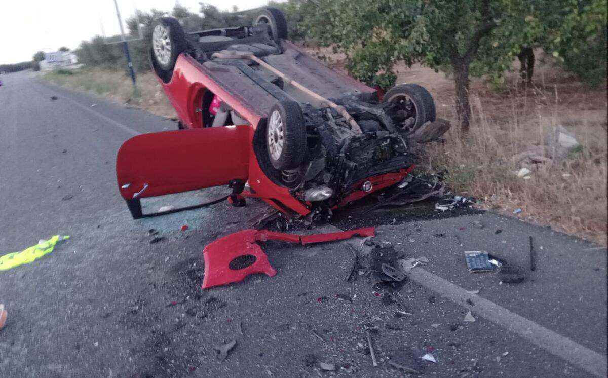 Tragedia nella notte sulla tangenziale di Andria, scontro a tre fatale: muore un ragazzo di 21 anni
