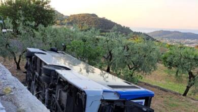 Tragedia a Formia, bus si ribalta in una scarpata: un morto e due feriti