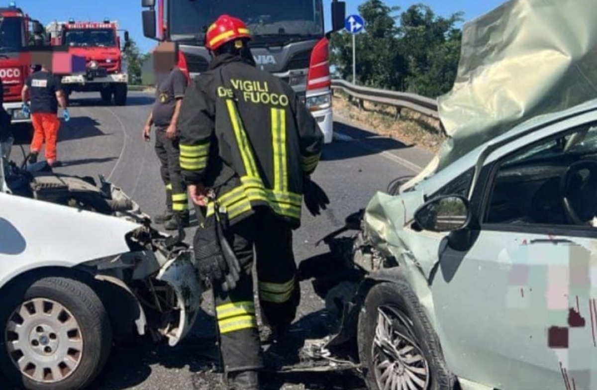 Mesagne, scontro tra auto: tre feriti in ospedale Mesagne, scontro tra auto: tre feriti in ospedale
