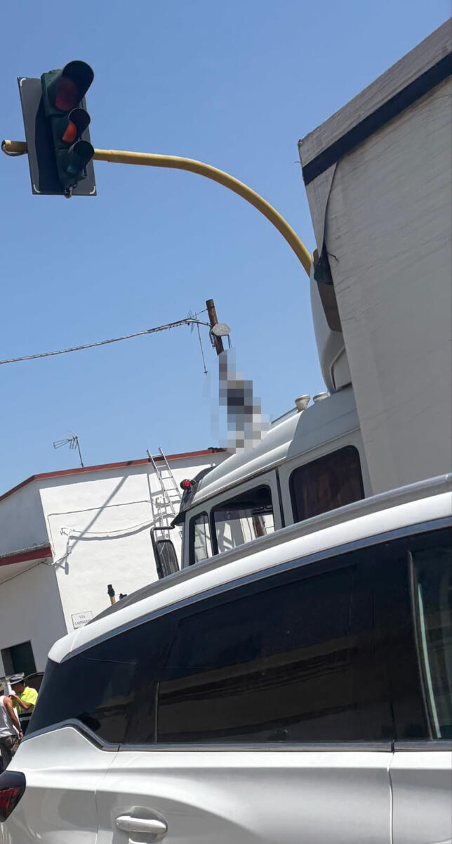 Montesano Salentino, colpito da una scarica elettrica: operaio 33enne muore folgorato – FOTO