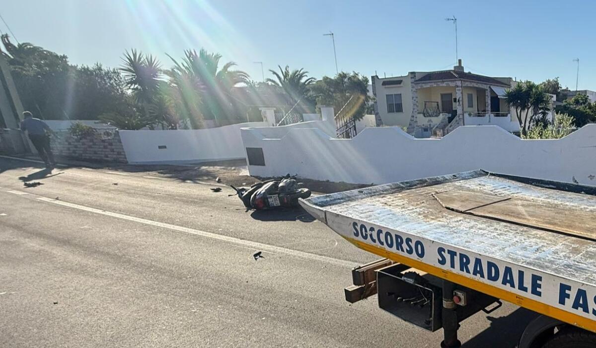 Taviano, perde il controllo della moto e finisce contro un palo: Alessio Rizzo muore a 22 anni Taviano, perde il controllo della moto e finisce contro un palo: Alessio Rizzo muore a 22 anni