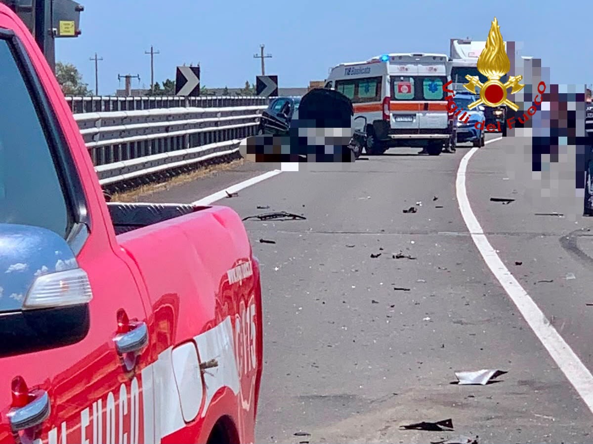 Grave incidente sulla “Sinnica”: 5 feriti e due persone in codice rosso con l’elisoccorso – FOTO